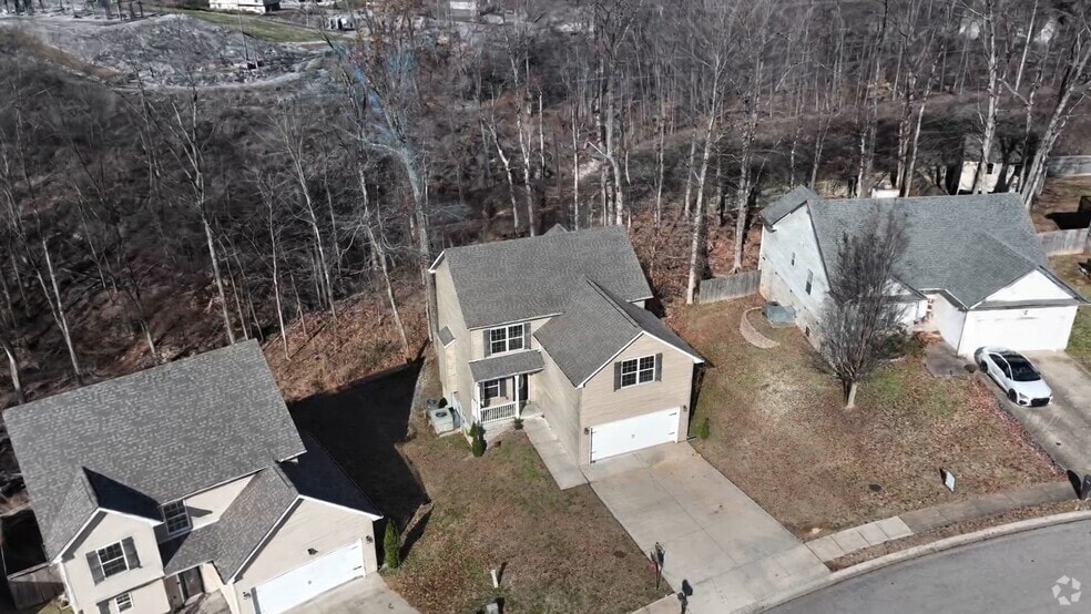 338 Chalet Cir, Clarksville, TN 37040 - photo 2