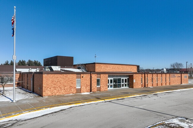 Crestview Elementary School has a student-teacher ratio of 11 to 1.