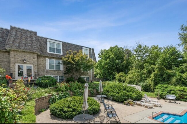 1100 E 6th St unit 5, Des Moines, IA 50316 - photo 3