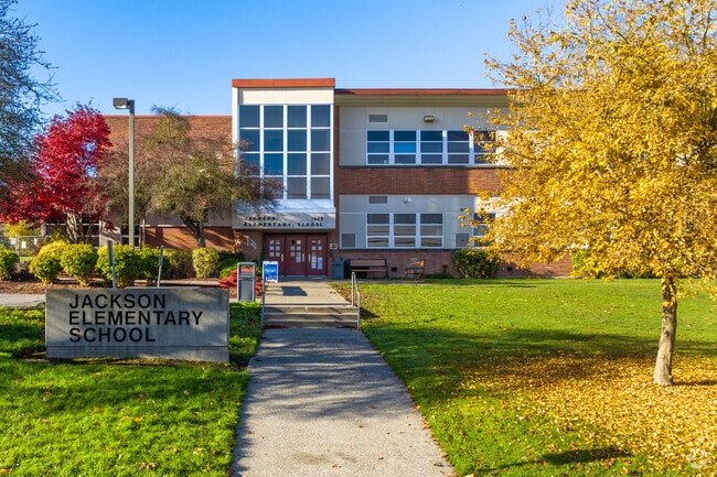 Jackson Elementary, located in Port Gardner, is minutes from South Forest Park.
