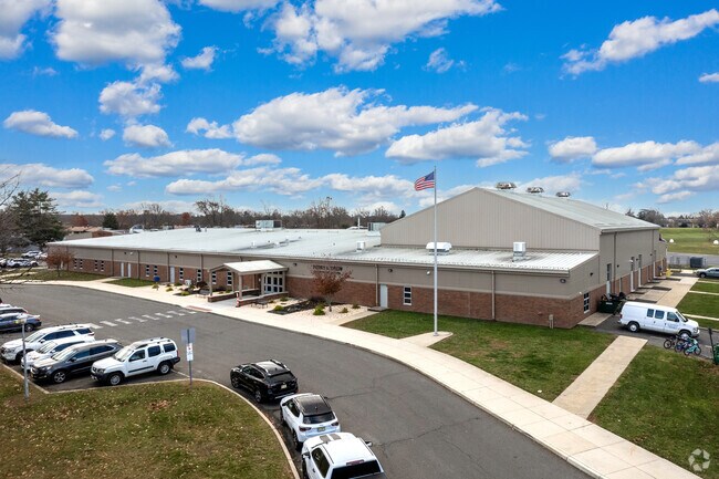 Perry L Drew Elementary School has a student-teacher ratio of 9-1.