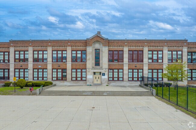 John R. King Academic and Performing Arts Academy has a C- rating on Niche.