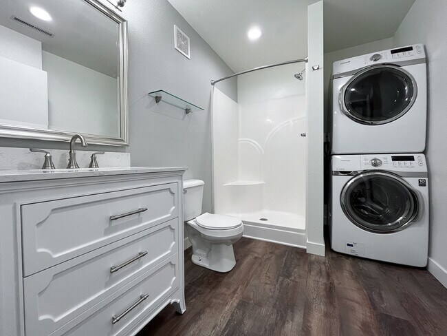 2322 College St unit 1, Cedar Falls, IA 50613 - photo 5