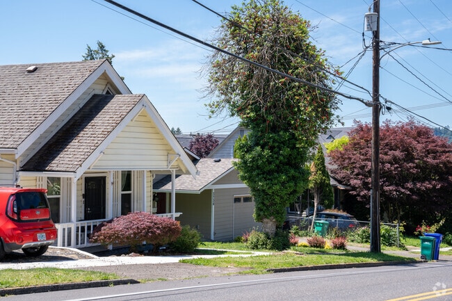 The residents of Ardenwald take pride in keeping well-maintained yards.