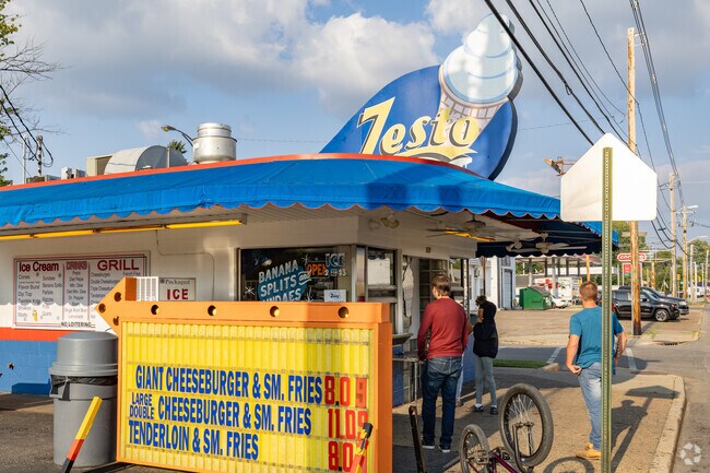 Zesto Drive-In has all of your frozen treats near the Akin Park neighborhood.