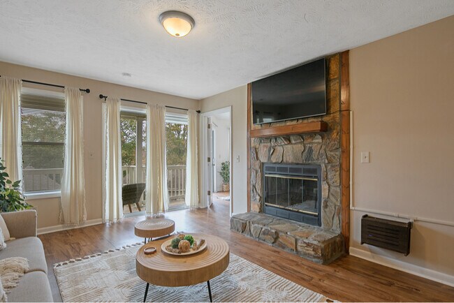 1006 Brookhollow Dr unit 9, Fayetteville, NC 28314 - photo 3