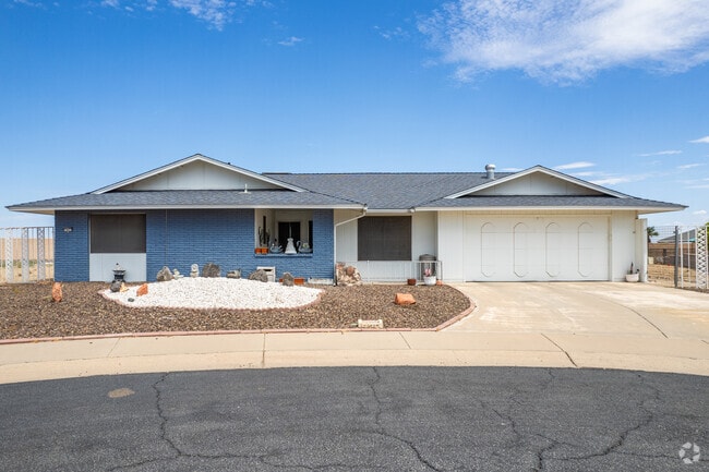 Landscaping throughout the Sun City West community is well maintained.