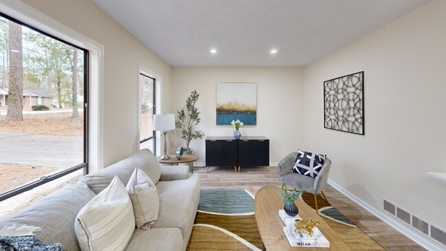 480 Pineburr Ln, Stone Mountain, GA 30087 - photo 2