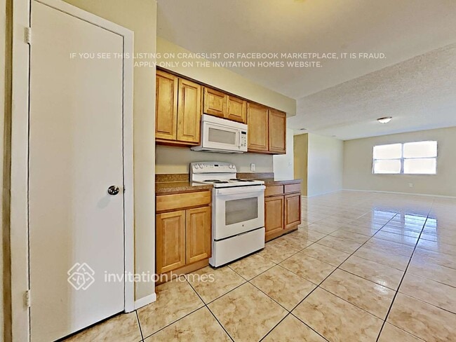 99 Oaxaca Ln, Kissimmee, FL 34743 - photo 6