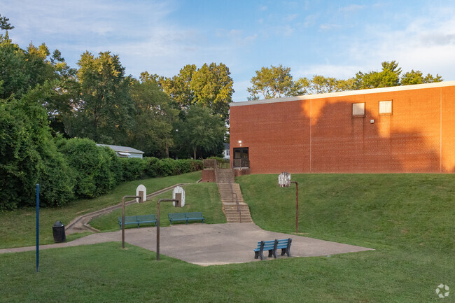 Stringtown Elementary School scored an overall B- on niche.com.