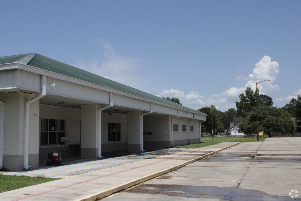 Main entrance to South Walker Elementary School in Denham Springs, Walker LA