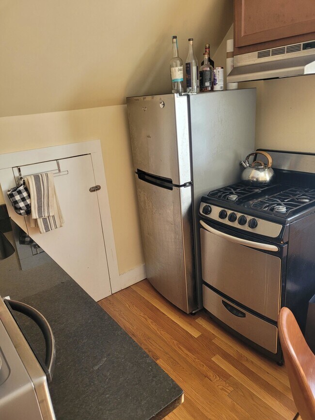 5 Blake St unit 8, Cambridge, MA 02140 - photo 3