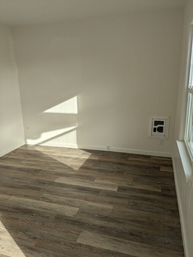 241 E Main St, Klamath Falls, OR 97601 - photo 2