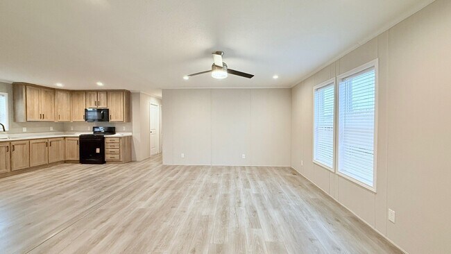 29647 Erie Ct, New Baltimore, MI 48051 - photo 6