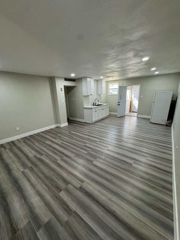 251 Juniper St unit B, Barstow, CA 92311 - photo 6