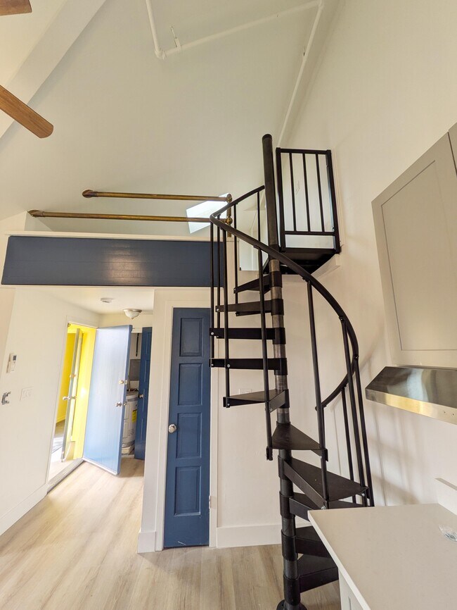 Elmwood Village, Berkeley, CA 94705 - photo 6