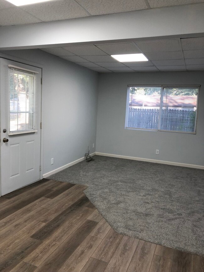 306 E Henry St unit . 2, Atkinson, IL 61235 - photo 5