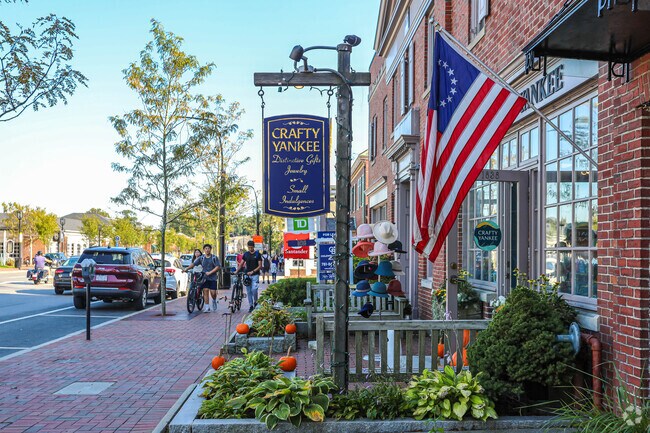 Prospect Hill locals enjoy a stroll through Downtown Lexington and all it's many shops.