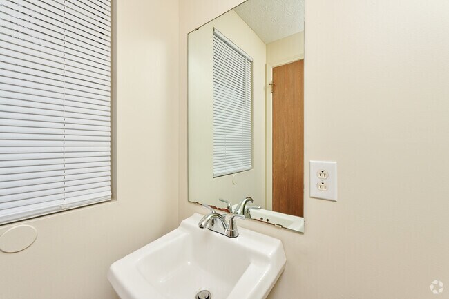 2BR, 1.5BA-1,000SF Bathroom