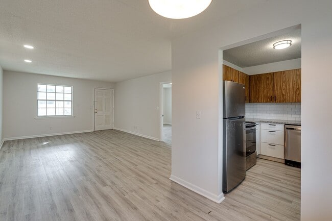 2845 Dayton Blvd unit 5, Chattanooga, TN 37415 - photo 2