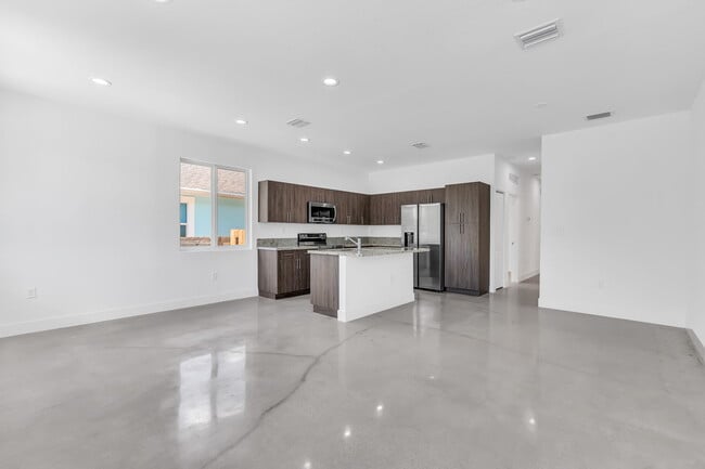 638 NW 15th Ave unit 1, Fort Lauderdale, FL 33311 - photo 2