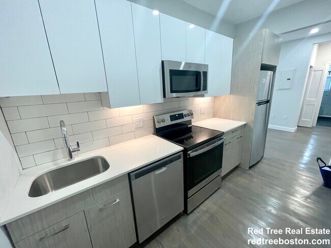 111 Jersey St unit 12, Boston, MA 02215 - photo 2