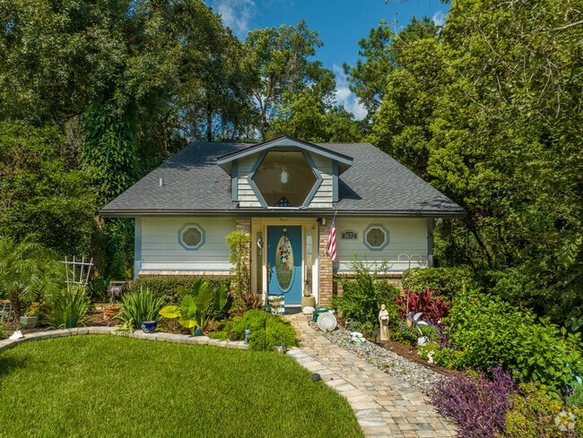 There are several unique homes hidden in parts of the University Park neighborhood.