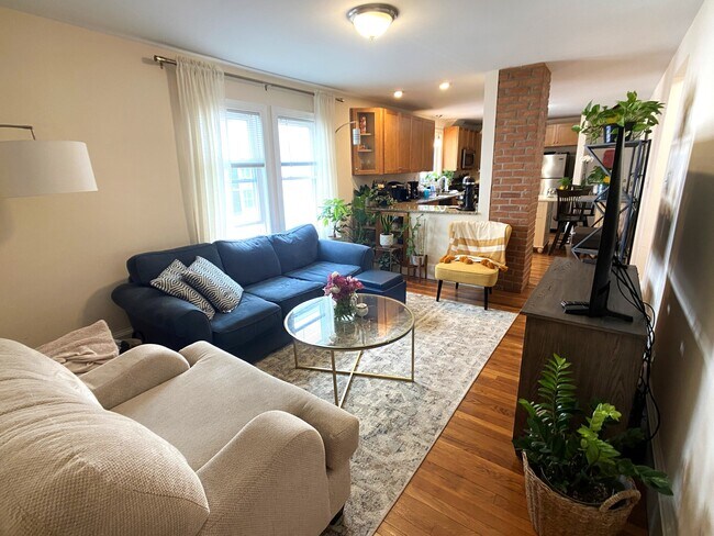 78 Ten Hills Rd unit 1, Somerville, MA 02145 - photo 2