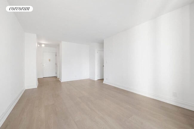 212 E 47th St, New York, NY 10017 - photo 6