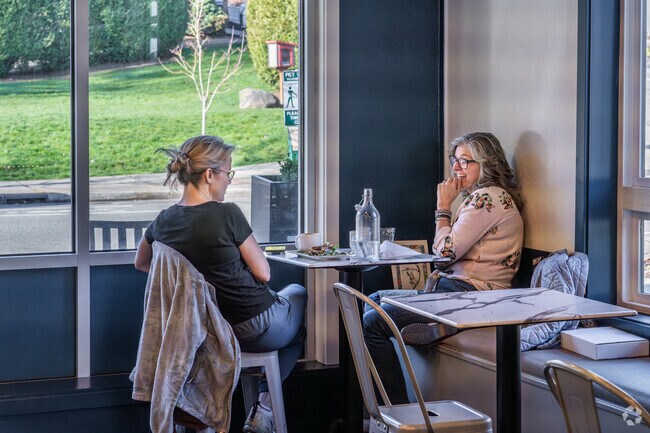 L'Experience Paris near Talus is a great spot to spend time with a friend.