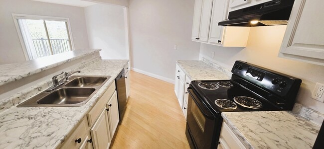 Kitchen & Breakfast bar