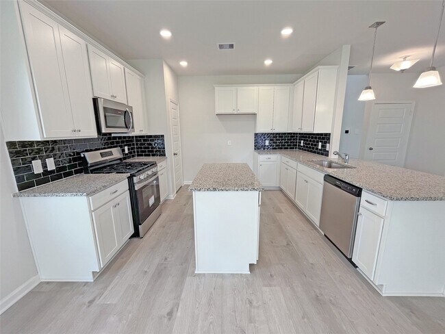 5927 Royal Palm Dr, Manvel, TX 77578 - photo 3