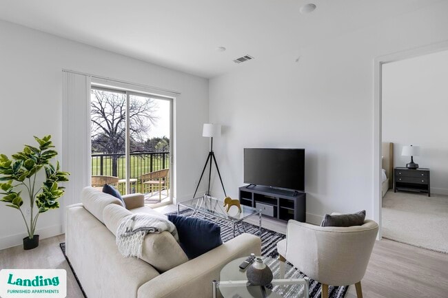 650 E Sycamore St unit 3201, Denton, TX 76201 - photo 3