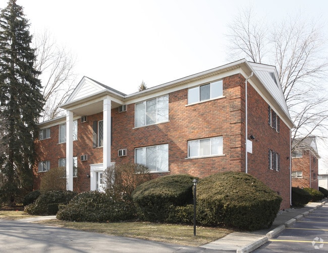 Elmwood Manor Apartments, Clawson, MI 48017 - photo 2