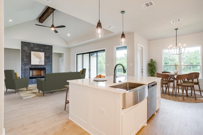 561 Royal Santana Run unit 38726679, Weatherford, TX 76087 - photo 4