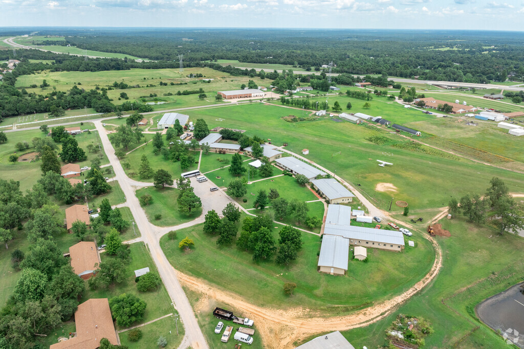 Oklahoma Academy teaches students what in means to be a Christian.