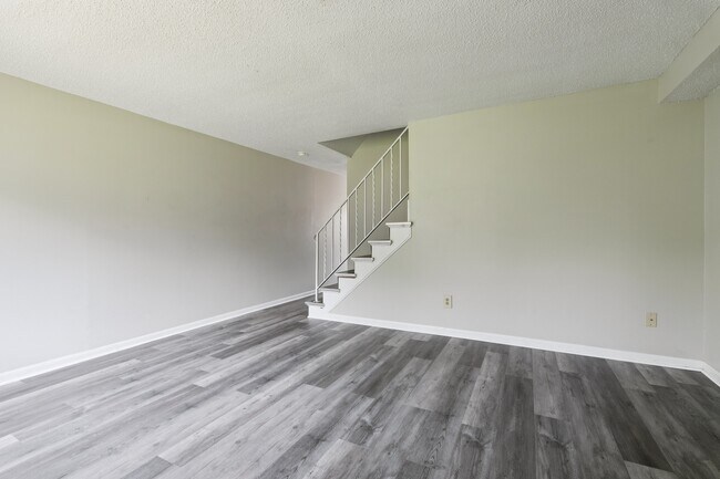 Gateway Apartments, Columbus, OH 43219 - photo 2