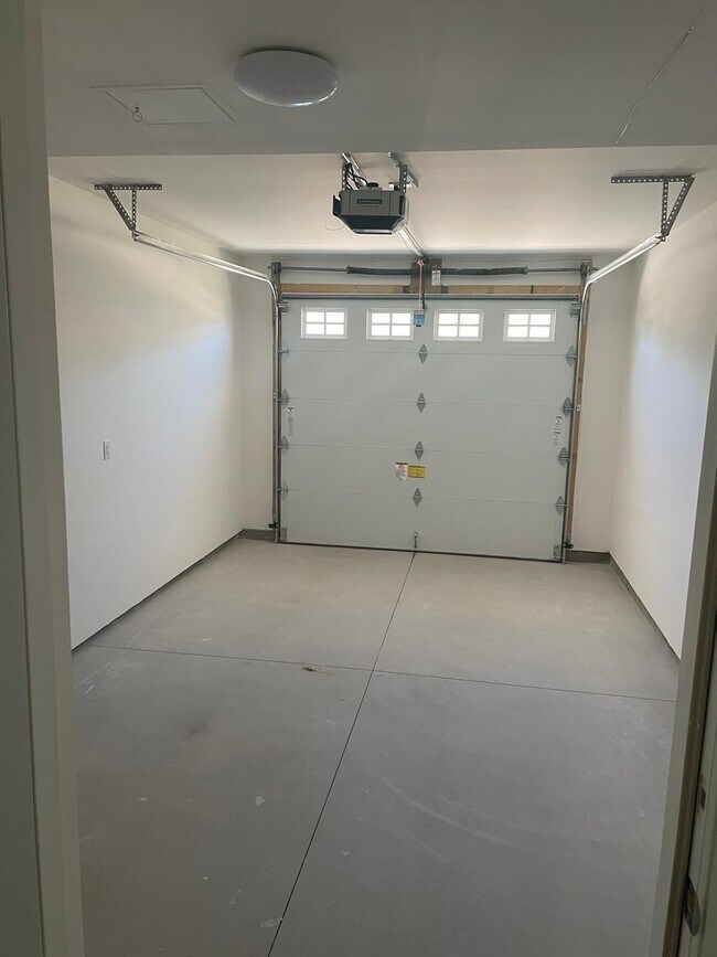 3301 W Alvina Ave unit 3303, Milwaukee, WI 53221 - photo 6