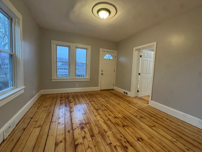 58 Division St unit 1, Lincoln, RI 02838 - photo 4