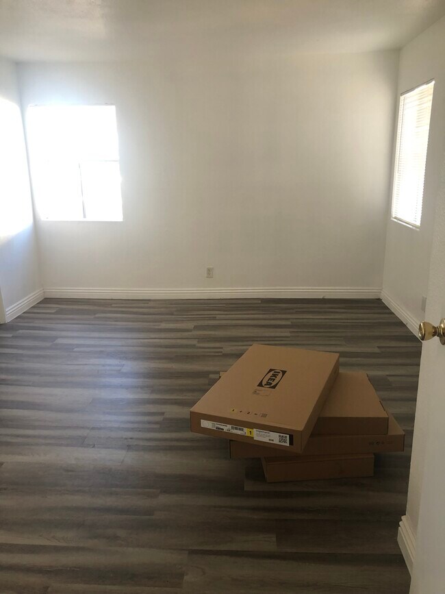 4437 Newsom Cir unit D, Las Vegas, NV 89119 - photo 3