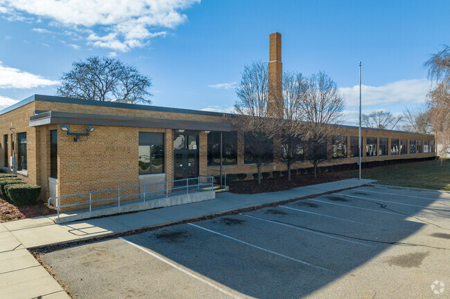 Kaiser Elementary School front entrance.