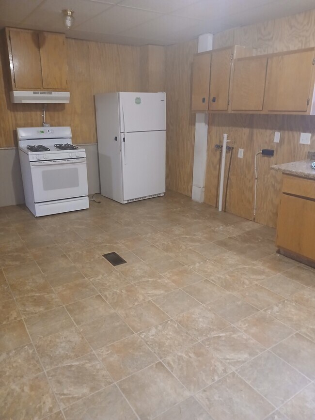 321 Myrtle St unit 321 Myrtle St. Apt, Rome, NY 13440 - photo 3