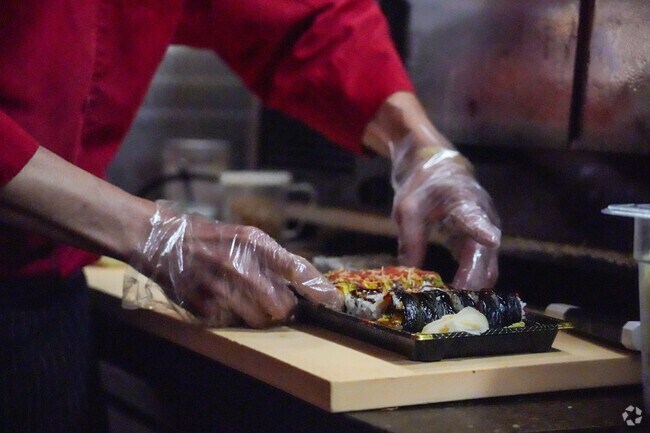 Fairfax Station offers residents a variety of dining options including sushi.