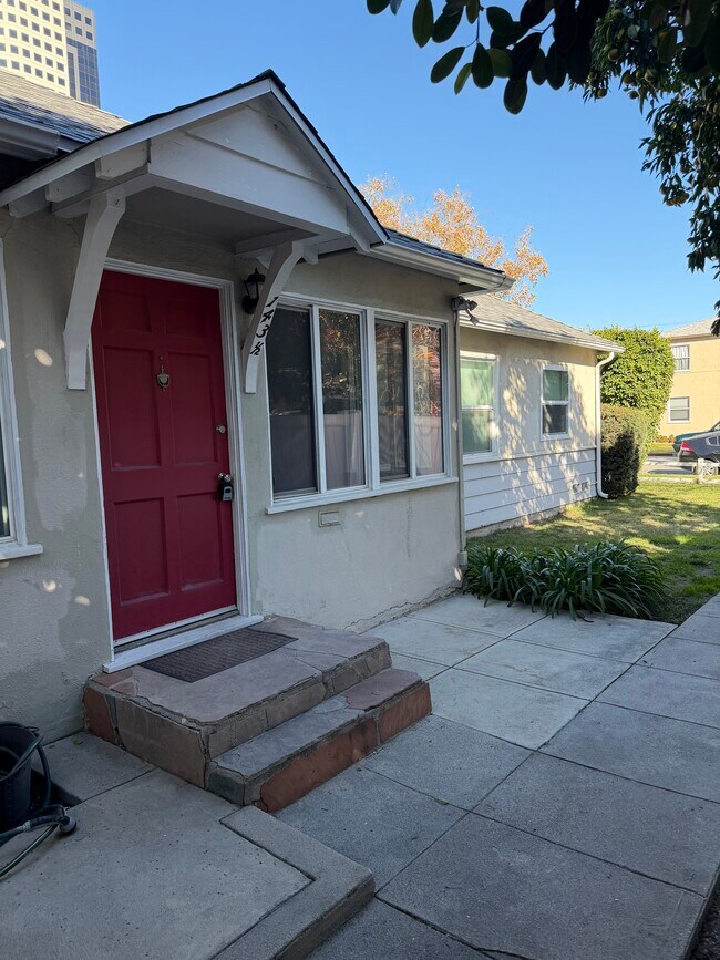 143 N Maple St unit 143.5, Burbank, CA 91505 - photo 2