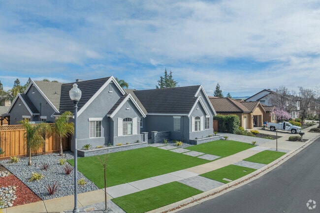 Homeowners in The Oaks take great pride in their curb appeal.