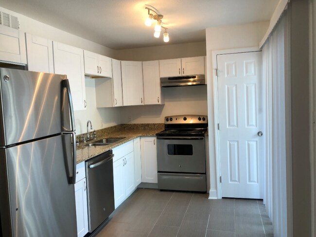 209 Green Acres Rd unit 2, Fort Walton Beach, FL 32547 - photo 4