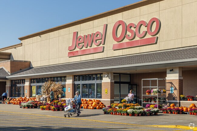 Loch Lomond families can get groceries at the local Jewel Osco.