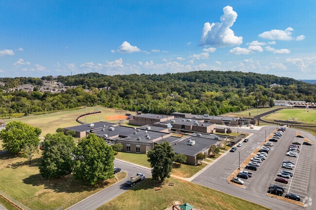 Lenoir City Middle School serves students 6th through 8th grade.