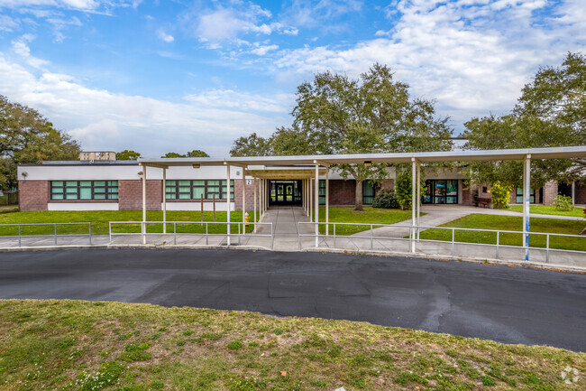 Students in PK & K-5th grade can attend Southern Oak elementary school.