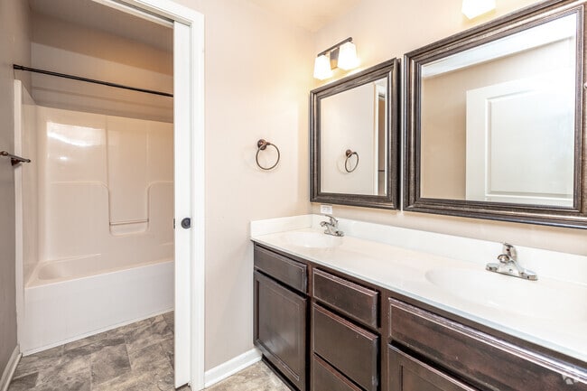 2BR + Den, 2BA - 870 SF